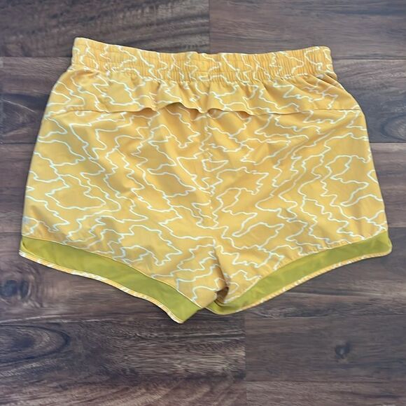 ATHLETA Printed Mesh Racer Run Shorts Size 1X - Picture 5 of 5